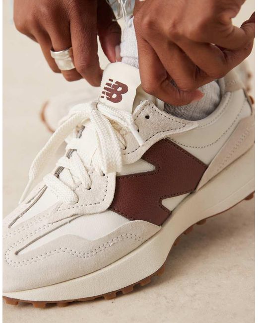 327 di New Balance in Natural