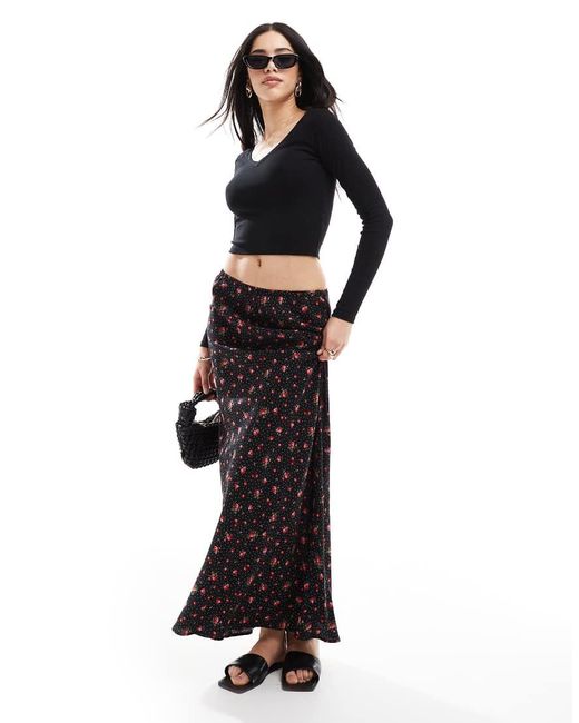 Falda Larga Negra De Corte Al Bies Con Estampado De Corazones De Fibras Hiladas De Miss Selfridge de color White