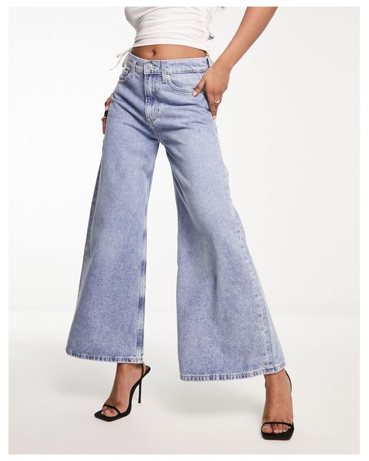 Calvin Klein Ruimvallende Jeans Met Wijde Pijpen En Lage Taille in het Blue