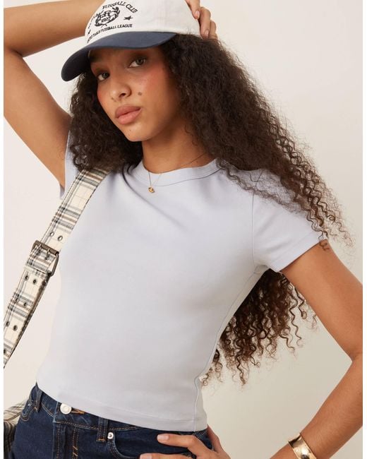 Top ajusté à manches courtes - clair Gina Tricot en coloris Blue