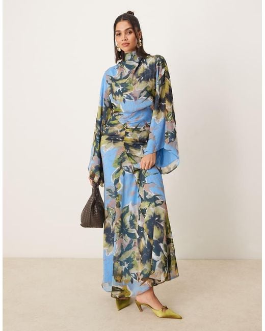 Vestido Largo Azul Con Estampado Floral, Mangas Voluminosas Y Falda Fruncida De ASOS de color Blue