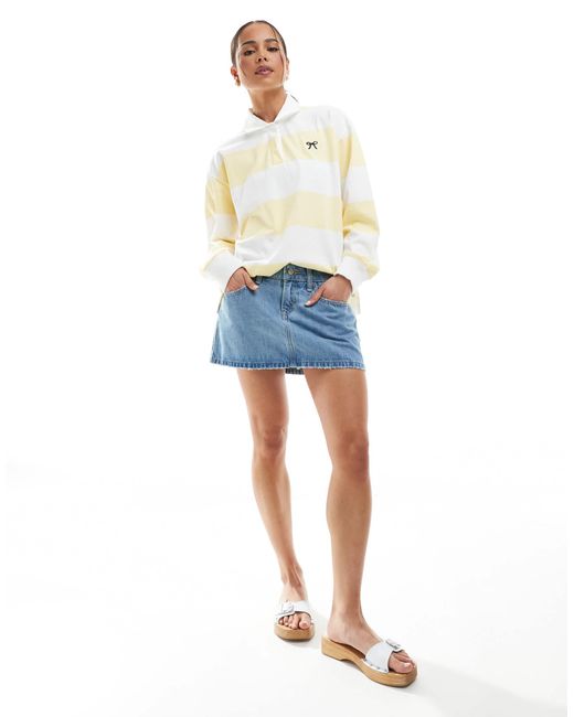 Mini-jupe taille basse en jean à ourlet effrangé - moyen Hollister en coloris White