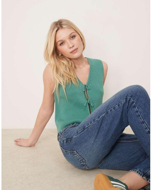 Top Sin Mangas Con Cuello De Pico Y Lazada Delantera De Abercrombie & Fitch de color Blue