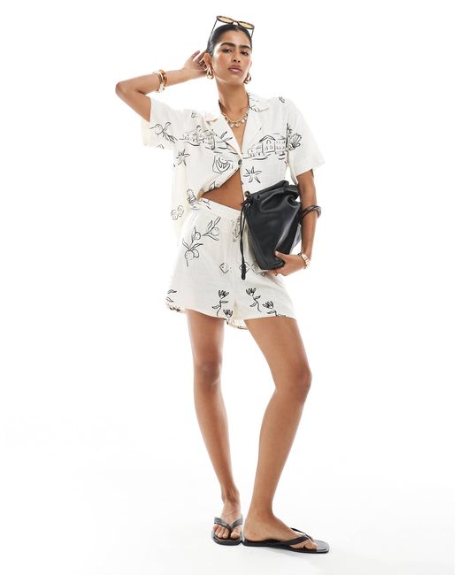 ASOS White – shorts aus leinenmix mit print