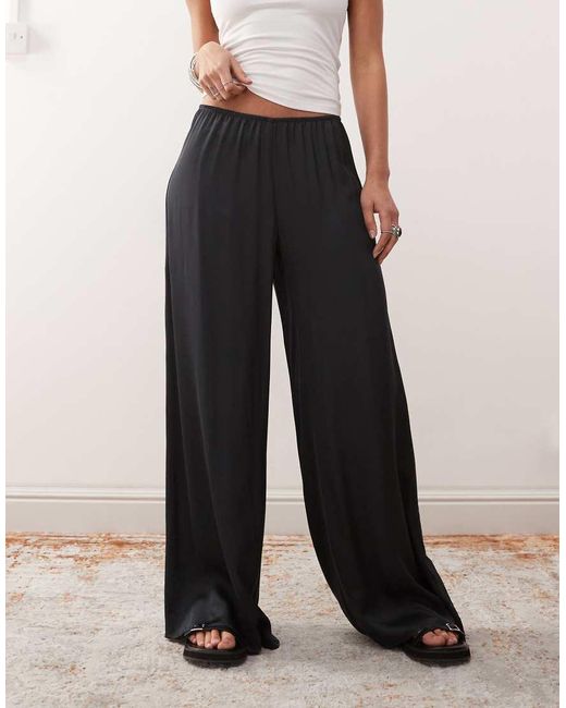Weekday Satijnen Broek Met Wijde Pijpen in het Black