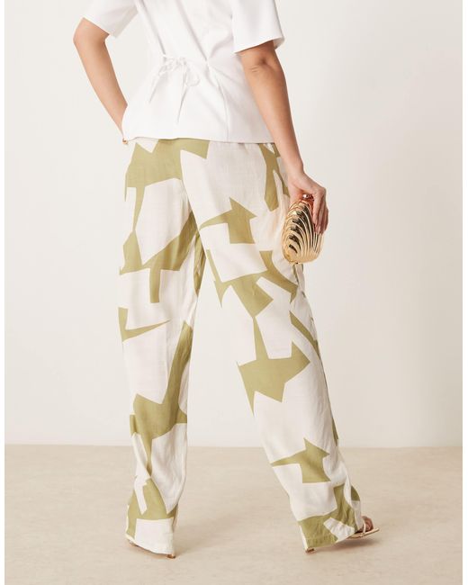 Pantalon ample à taille haute et imprimé géométrique - sauge Vila en coloris Natural