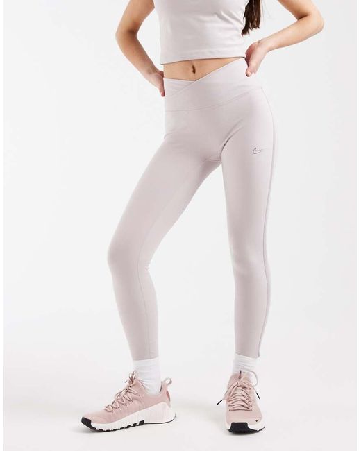 Nike One Training Nike de color Pink