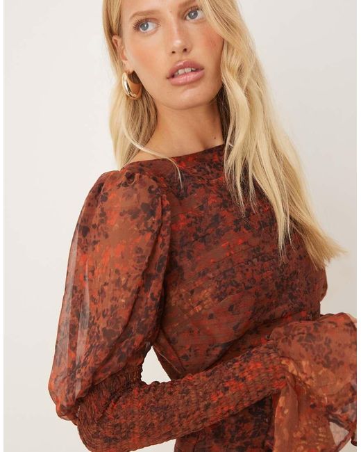 Vestido Corto Rojo Con Estampado De Florecitas, Cuello Recto, Cintura Baja Y Mangas Fruncidas De ASOS de color Natural