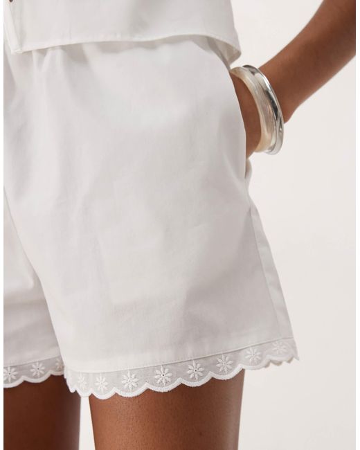 Collusion Natural Short With Broderie Detail