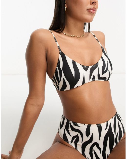Top bikini nero e bianco zebrato con scollo a v di Monki in Nero | Lyst