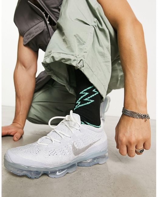 Flyknit trainer mens white top