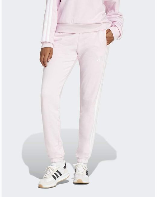 Pantalones Rosa Claro Y Blancos Con 3 Rayas Y Bajos Ajustados De Felpa Rizada Essentials De Adidas Originals de color White