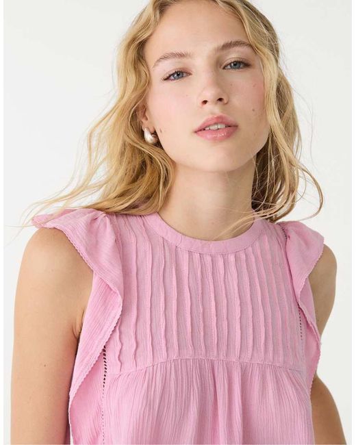 Blusa Ampia Polvere Con Volant di Stradivarius in Pink