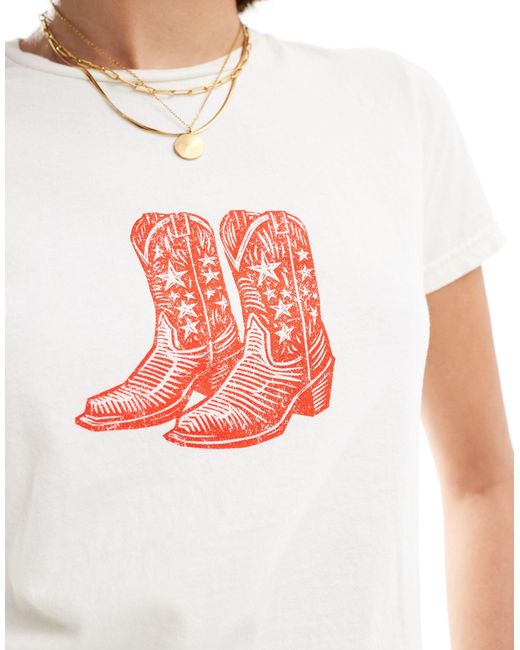 T-shirt corta color crema slavato con stampa di stivali da cowboy di ASOS in White