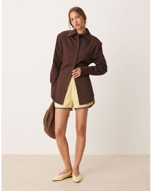ASOS Brown – tailliertes hemd