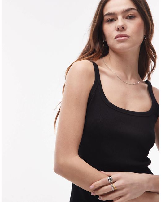 Débardeur côtelé ajusté à bretelles et encolure dégagée TOPSHOP en coloris Black