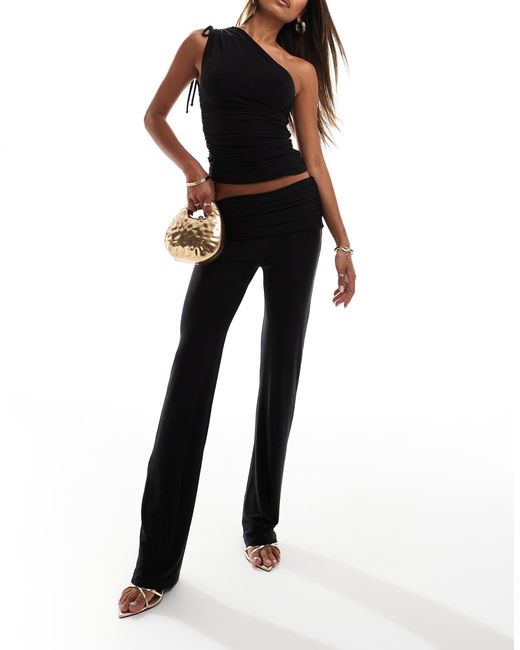 Exclusivité - - pantalon évasé d'ensemble double épaisseur près du corps à taille rabattue Kaiia en coloris Black