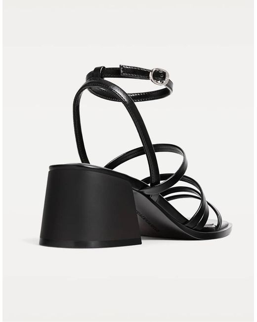 Stradivarius Sandalen Met Bandjes En Blokhak in het Black