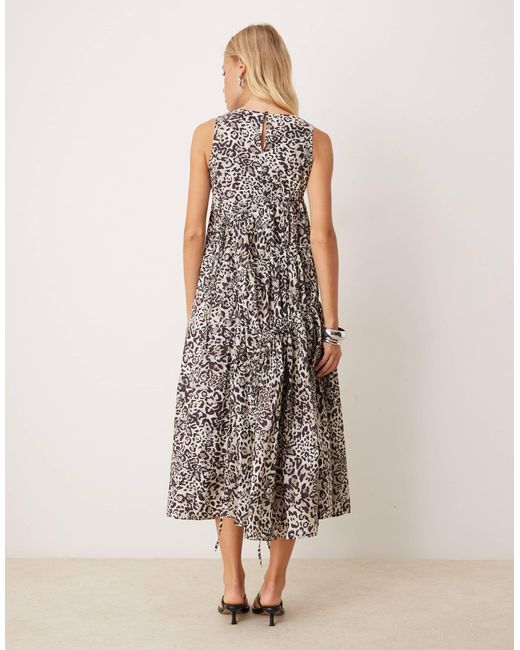 Robe longueur mollet à imprimé léopard avec cordons Ghospell en coloris Brown