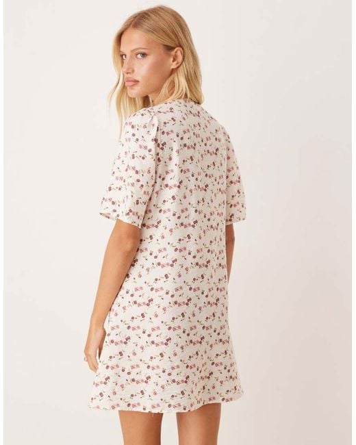 Vestido Corto De Manga Corta Con Estampado Floral De Jdy de color Natural