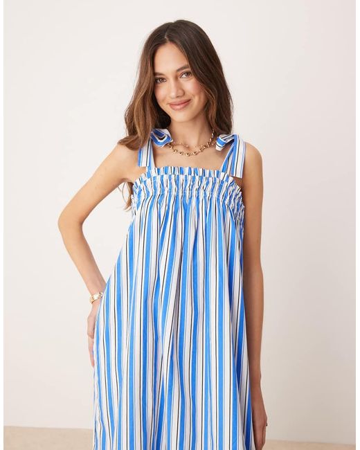 Y.A.S Aangerimpelde Gestreepte Maxi Jurk Met Gestrikte Schouders En Premium Bloemborduursels in het Blue