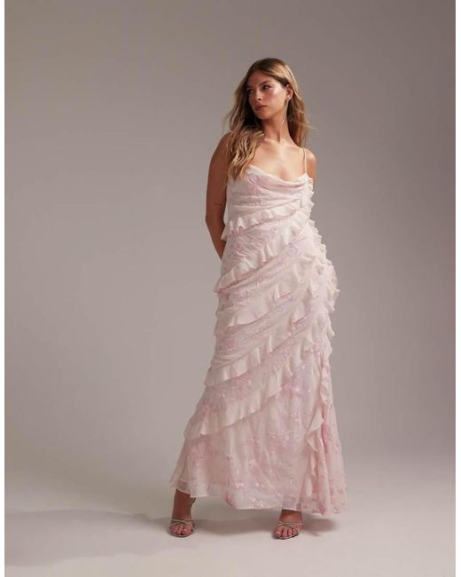 Vestido De Dama De Honor Largo Rosa Claro De Tirantes Y Corte Al Bies Con Diseño Bordado De ASOS de color Brown