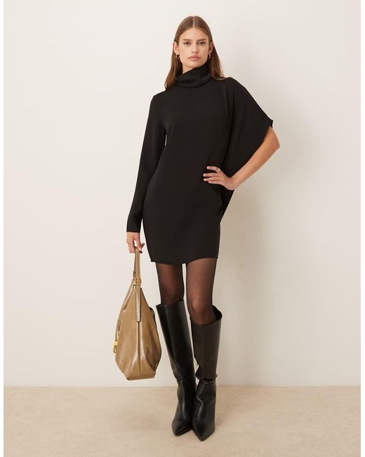 Mango Hoogsluitende Mini-Jurk Met Asymmetrische Mouwen in het Natural