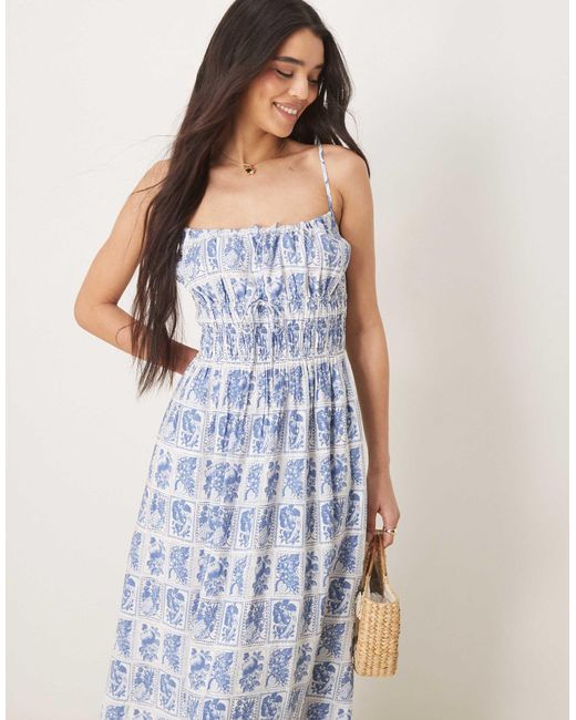 Abercrombie & Fitch Blue – fließendes maxikleid mit em stempelmuster