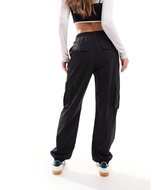 Pantalones cargo con bajos ajustados Vero Moda de color Black