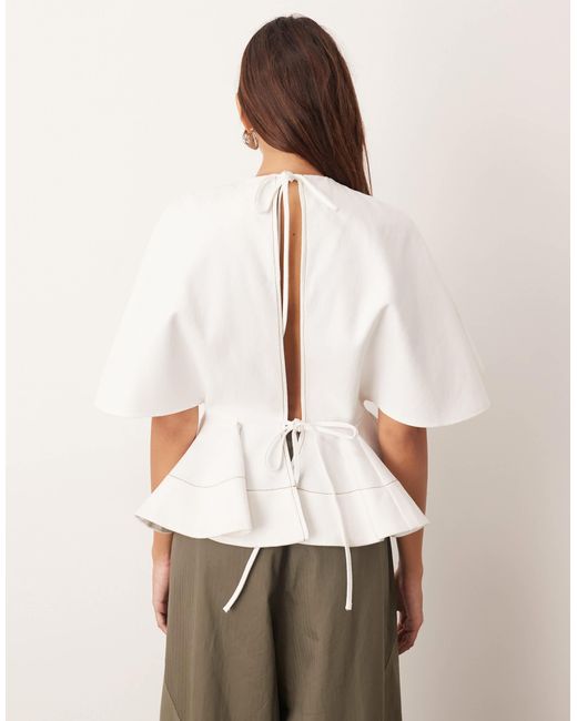 Top en sergé à basque avec manches chauve-souris - écru ARRANGE en coloris White