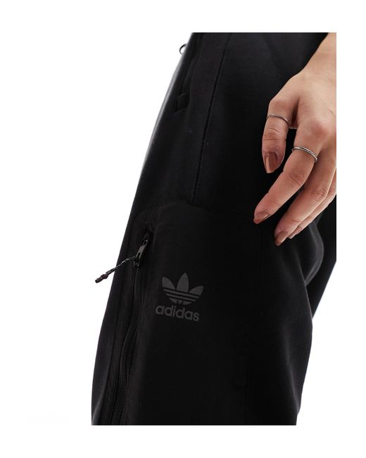 Joggers negros con tres rayas con estampado Adidas Originals de color Black