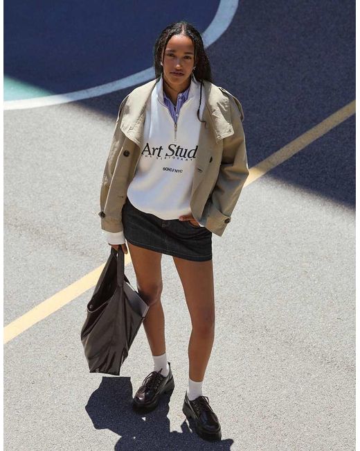 Felpa Bianca Con Stampa E Zip Corta di Bershka in White