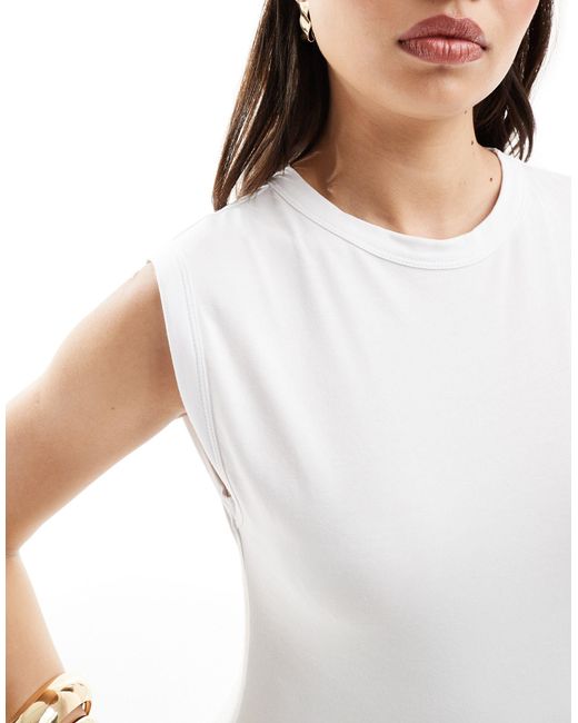 Vestido corto estilo camiseta sin mangas con cuello redondo ASOS de color White