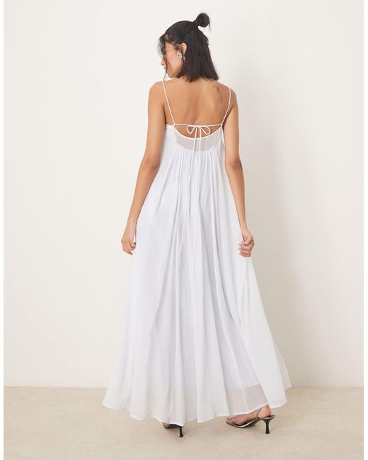Robe trapèze longue en mousseline avec bretelles fines et buste superposé - glacier ASOS en coloris White