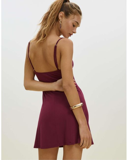 Stradivarius Red – kurzes kleid mit weich fallendem dekolleté