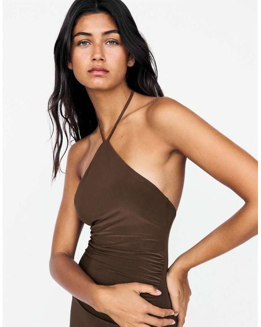 Vestito Midi Drappeggiato Allacciato Al Collo di Pull&Bear in Brown