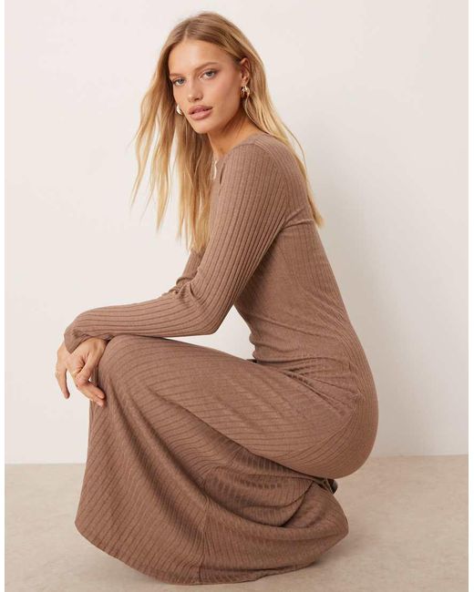 Vestido Largo De Manga Larga Con Detalle De Costura De Canalé De ASOS de color Natural