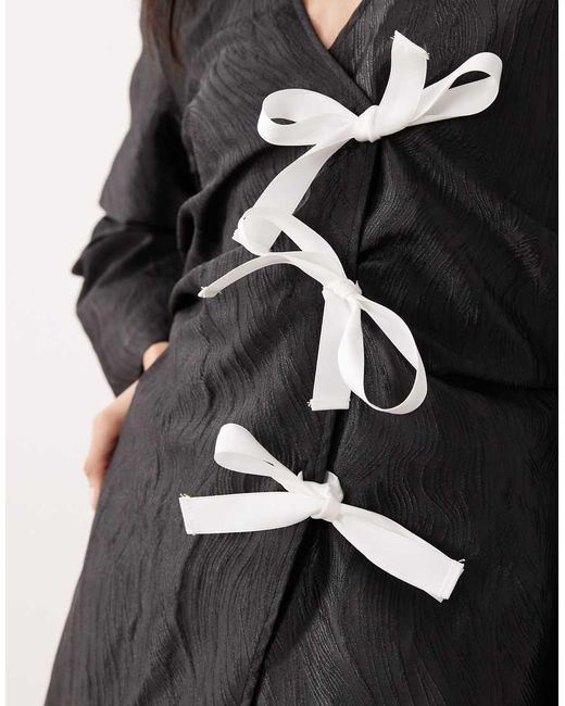 Vestito Midi Arricciato Con Fiocchi A Contrasto di Ghospell in Black