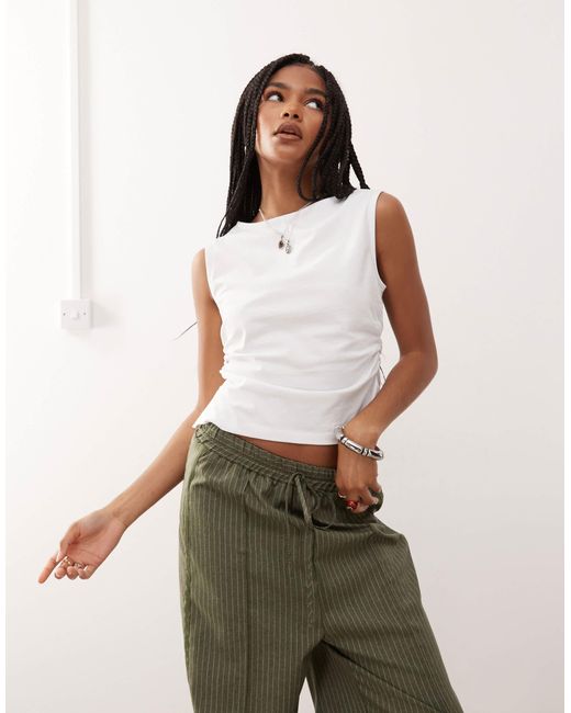 Reclaimed (vintage) Natural – gerafftes, tailliertes tanktop
