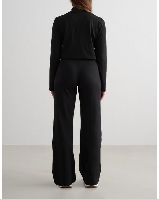 Essence di Aim'n in Black