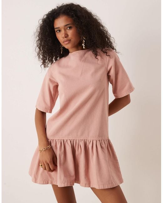 Robe t-shirt courte en denim avec taille basse - rose ASOS en coloris Pink