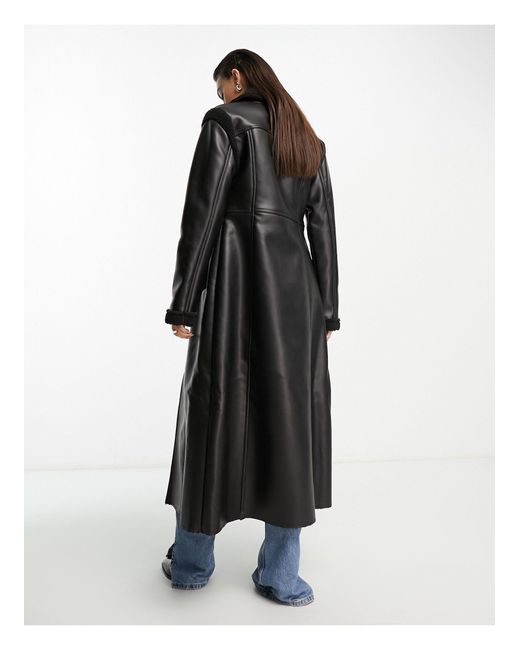 Trench-coat long en similicuir avec détails en shearling - noir Reclaimed (vintage) en coloris White