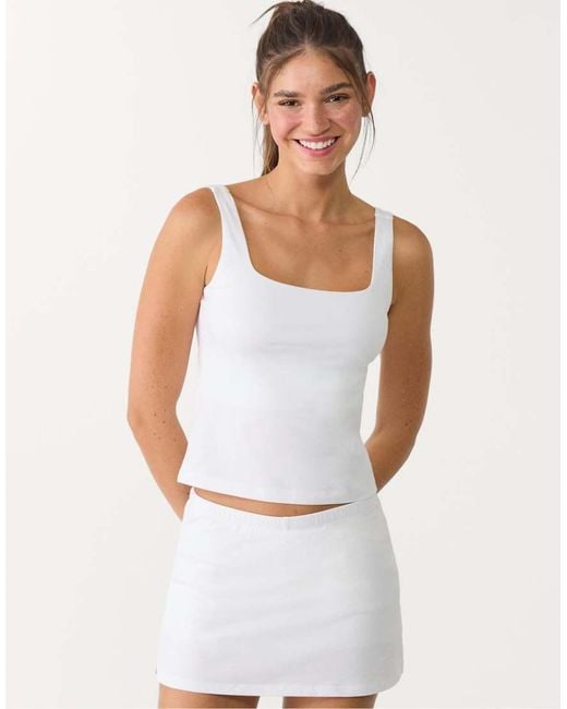 Top Basic Con Scollo Quadrato di Stradivarius in White