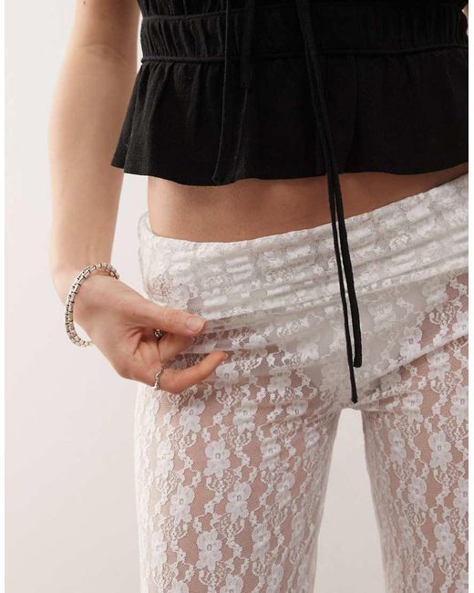 Pantalones Blancos Para Yoga Con Detalle Plegado De Encaje De Collusion de color Natural