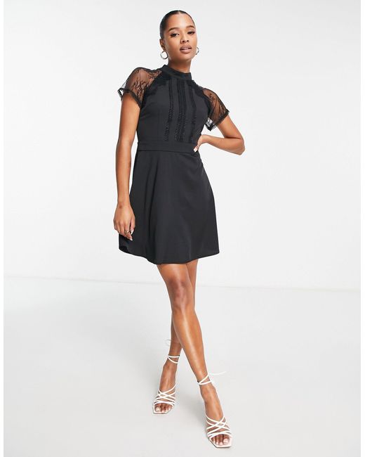 Liquorish Mini-jurk Met Versierde Voorkant En A-lijn Met Doorschijnende Kanten Mouwen in het Black