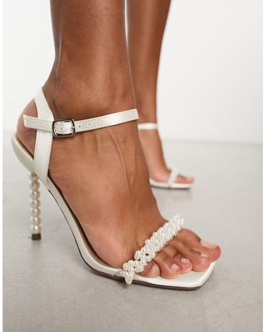 Bridal - sandali da sposa bianchi con tacco medio e perle di Glamorous in Black