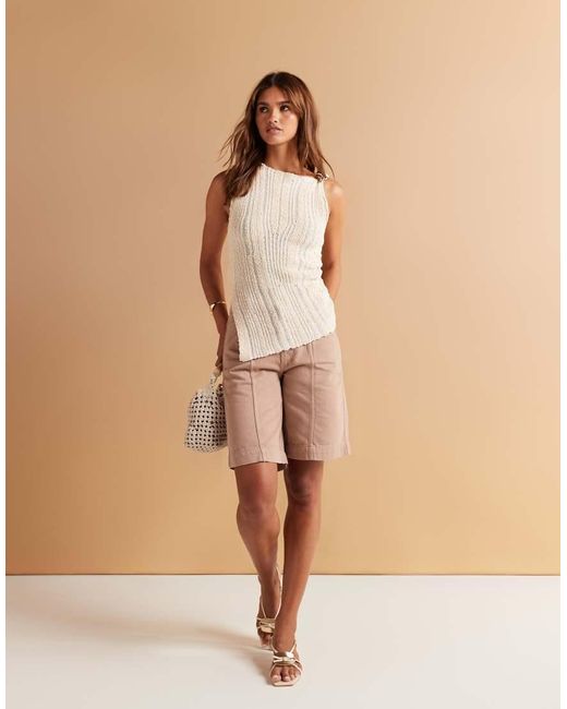 Top De Tirantes De Bouclé Con Diseño Calado Efecto Carrera Y Detalle Dorado De -Neutro ASOS de color Brown