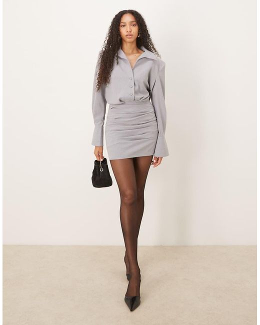 Vestido Camisero Corto Gris Oscuro Con Raya Diplomática Y Detalles Cruzados De ASOS de color Gray