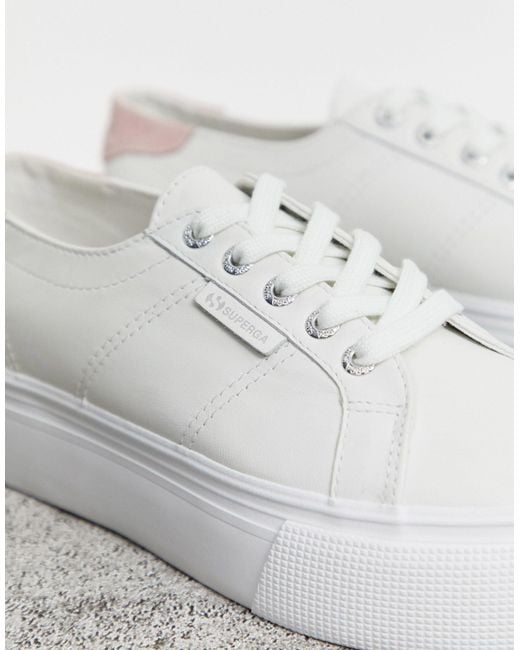 Superga 2790 e Ledersneaker mit 4 cm hoher Sohle und Zuglasche hinten in WeiB Lyst DE