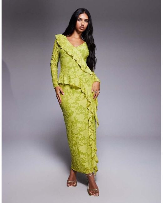 Vestido Largo De Manga Larga Con Volantes De Devoré De ASOS de color Yellow